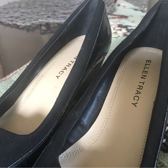 Ellen Tracy Wedge Heel - Size 6 - Picture 2 of 4